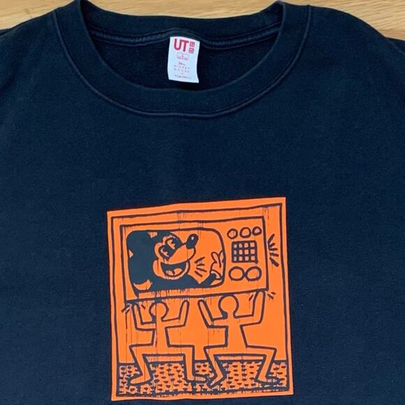 Mens UT Uniqlo Disney Mickey Mouse "playin it cool" Black Graphic Art Sweatshirt - Picture 1 of 11